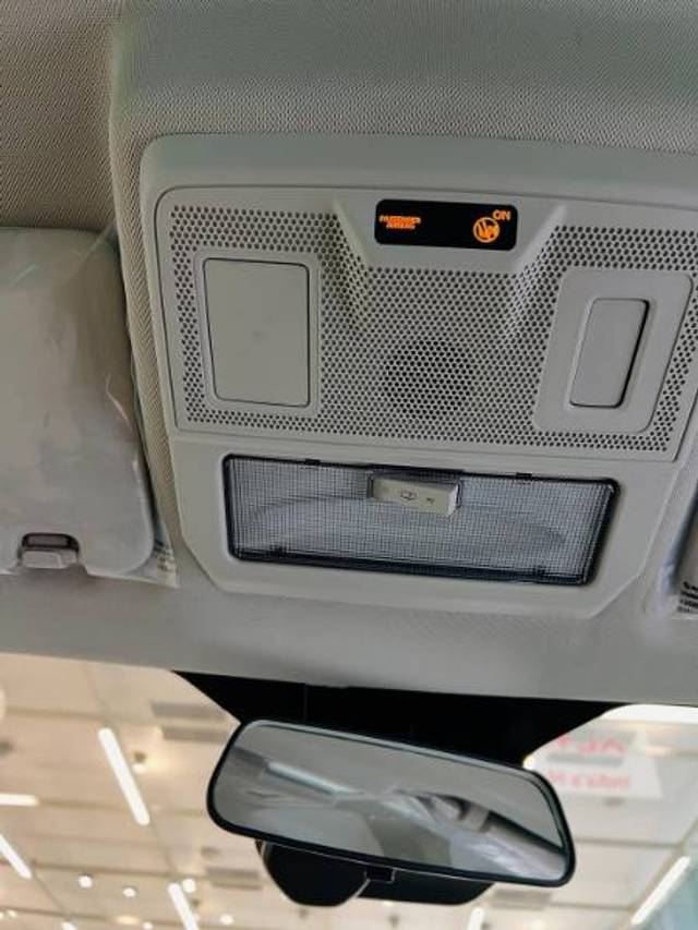 https://images10.gaadi.com/usedgaadi-sellcar/UsedCar/f56d3864a/a434acf4-3bf1-44a0-a657-b56ca454e523.jpg?imwidth=6402