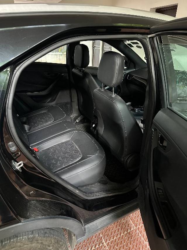 https://images10.gaadi.com/usedgaadi-sellcar/UsedCar/f56d5b70a/5678c9a4-2e35-4a72-893e-48ad13e20dc2.jpeg?imwidth=6402