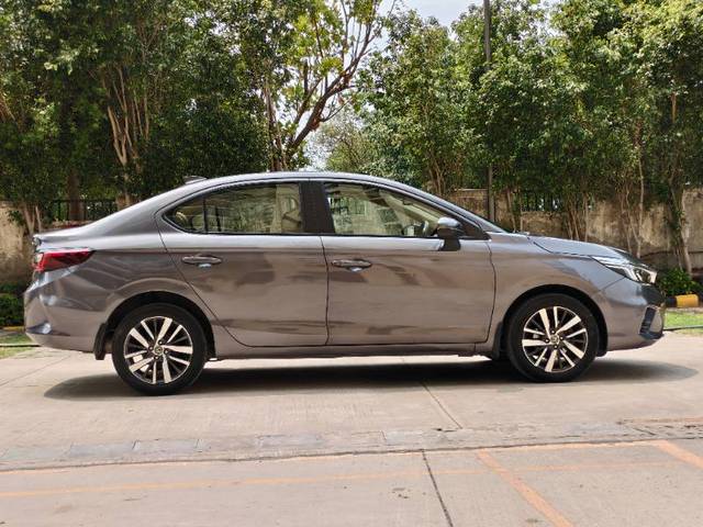 https://images10.gaadi.com/usedgaadi-sellcar/UsedCar/f56dc306a/d07b08e8-c071-42af-ace2-4ad84c0f6cde.jpg?imwidth=6401