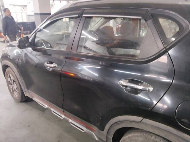https://images10.gaadi.com/usedgaadi-sellcar/UsedCar/f56dc7caa/71db1214-346b-40dd-9e81-ed83000d4124.jpeg?imwidth=6401