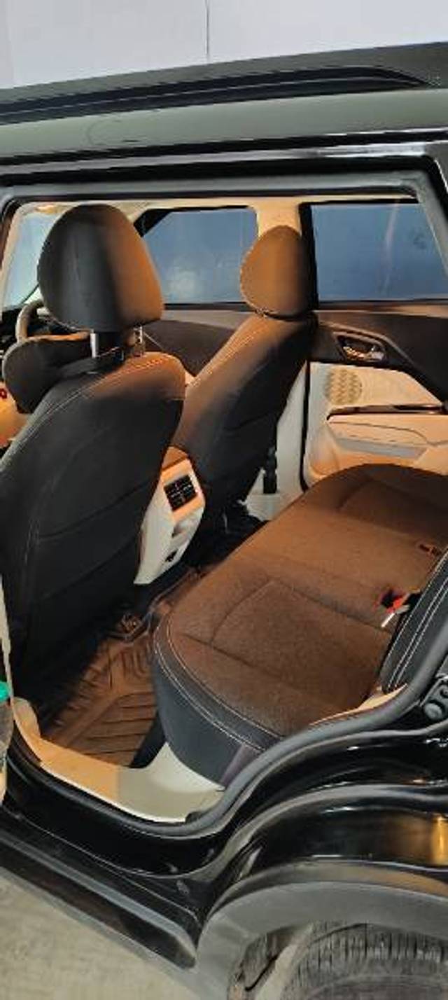 https://images10.gaadi.com/usedgaadi-sellcar/UsedCar/f56df3d6a/c8d0ba51-ff0b-4567-ad17-e83fcb9ab965.jpg?imwidth=6402
