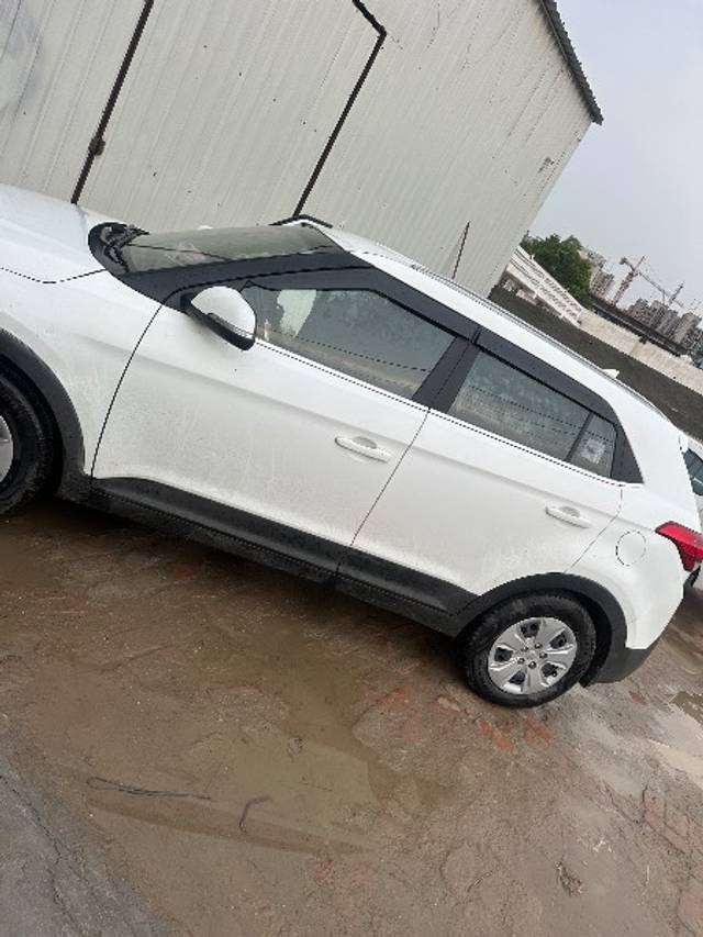 https://images10.gaadi.com/usedgaadi-sellcar/UsedCar/f56e8f06a/a3939a13-37a7-4982-baa1-1df5495de51f.jpeg?imwidth=6402