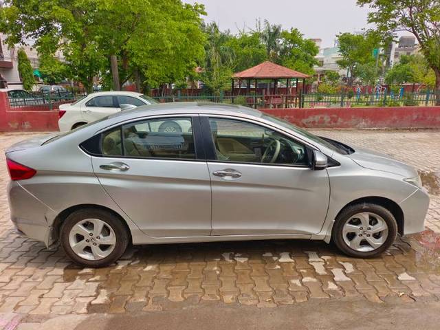 https://images10.gaadi.com/usedgaadi-sellcar/UsedCar/f56f1420a/51a732b5-06c4-48bc-bf45-6da14d65c4c9.jpg?imwidth=6401