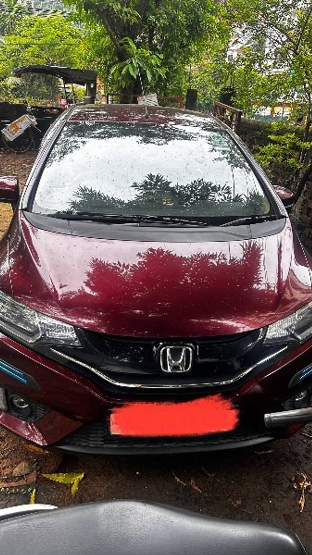 https://images10.gaadi.com/usedgaadi-sellcar/UsedCar/f56fc1aaa/1b603674-5359-4d0e-9748-3e8a415a7c99.jpeg?imwidth=6400