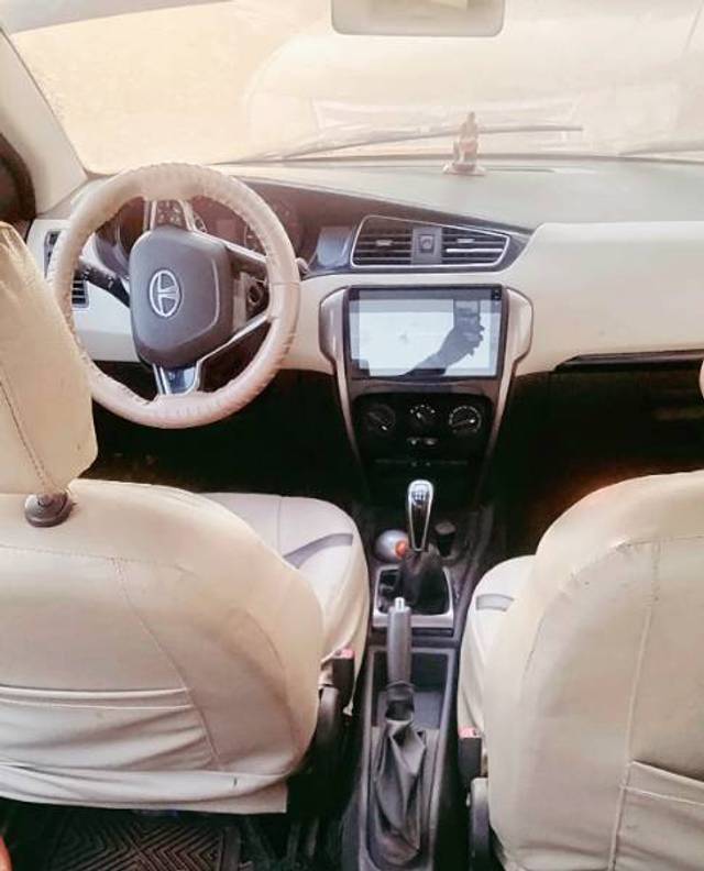 https://images10.gaadi.com/usedgaadi-sellcar/UsedCar/f56ff879a/65ff4033-cdc1-4e46-ab28-11da2626e7a4.jpg?imwidth=6402