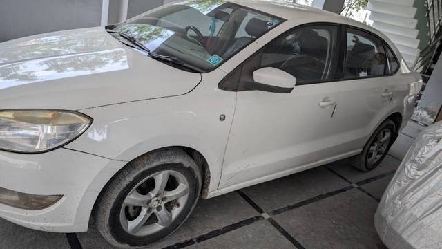 https://images10.gaadi.com/usedgaadi-sellcar/UsedCar/f5705a2ca/487389e2-dde1-4eb2-9156-7f634857f796.jpg?imwidth=6400