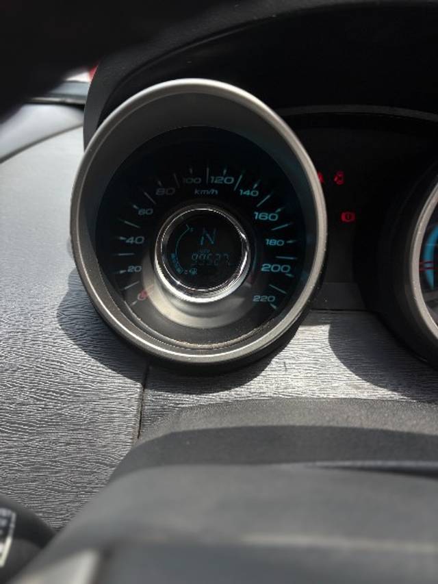 https://images10.gaadi.com/usedgaadi-sellcar/UsedCar/f5706060a/d098129c-9c3a-4e82-b925-5e8053a3a95d.jpeg?imwidth=6402