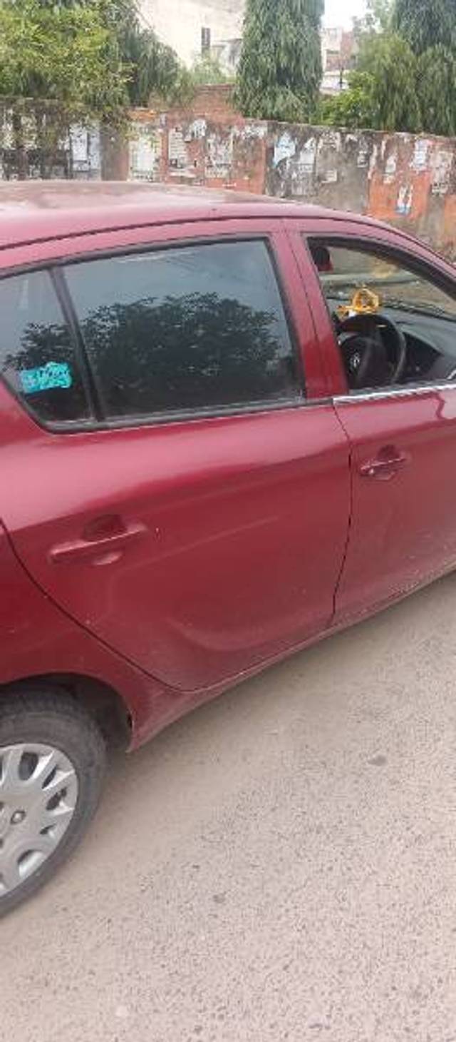 https://images10.gaadi.com/usedgaadi-sellcar/UsedCar/f5707713a/b0fcc52f-2c92-400f-a2e6-ba7a5948d8c9.jpg?imwidth=6402