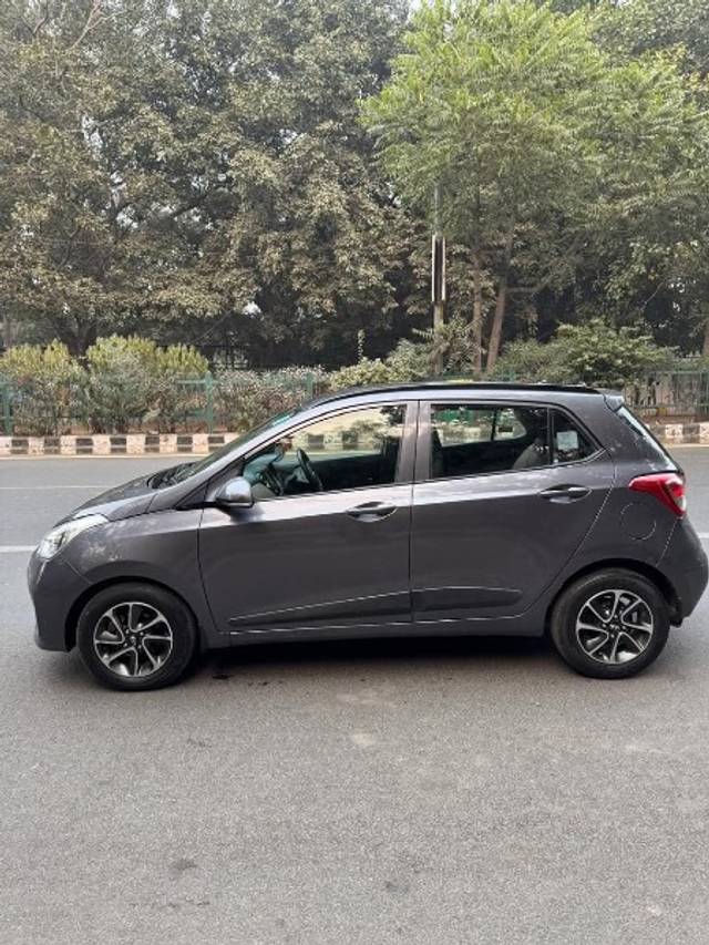 https://images10.gaadi.com/usedgaadi-sellcar/UsedCar/f570fc5ba/b6d6a2f2-a2d1-4b42-a08b-c79989ccbf29.jpeg?imwidth=6401