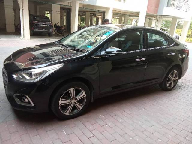 https://images10.gaadi.com/usedgaadi-sellcar/UsedCar/f57108efa/33f44c90-319a-43fe-9d94-9cb4ec0bcb03.jpg?imwidth=6400