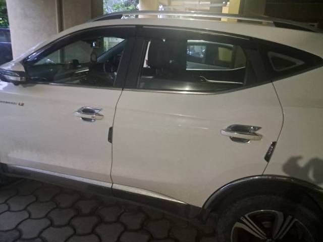 https://images10.gaadi.com/usedgaadi-sellcar/UsedCar/f5713556a/106a7887-35ab-47a6-b5f5-3caf6a59e29f.jpg?imwidth=6401