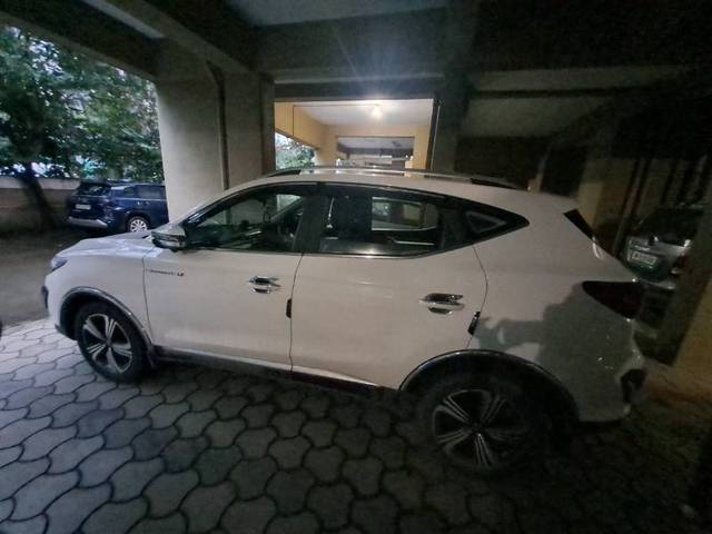 https://images10.gaadi.com/usedgaadi-sellcar/UsedCar/f5713556a/3998f932-dac4-4df7-be53-ee2389c8b01b.jpg?imwidth=6400