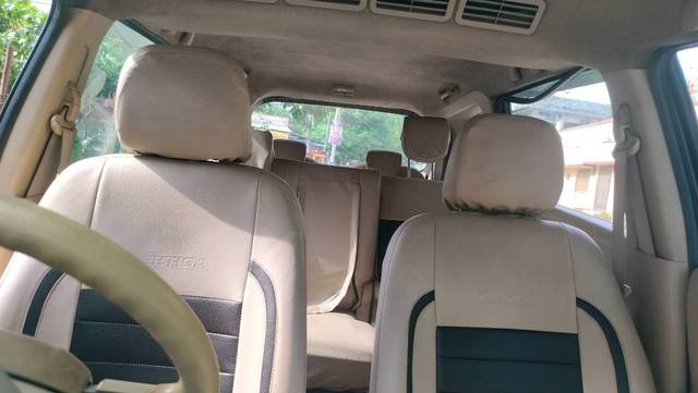 https://images10.gaadi.com/usedgaadi-sellcar/UsedCar/f571de83a/b0e2c984-38e3-4946-b231-75a474a83036.jpg?imwidth=6402