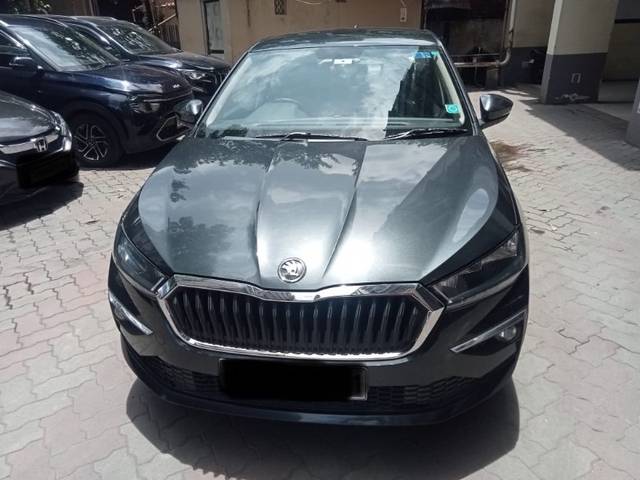 https://images10.gaadi.com/usedgaadi-sellcar/UsedCar/f5726c92a/2408a5aa-2e22-4c67-b0dd-cdbd8d5b5324.jpeg?imwidth=6400