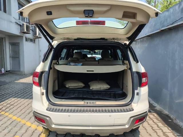 https://images10.gaadi.com/usedgaadi-sellcar/UsedCar/f572948ba/f87b9ebe-ec40-4a21-b010-99968e115c41.jpg?imwidth=6402