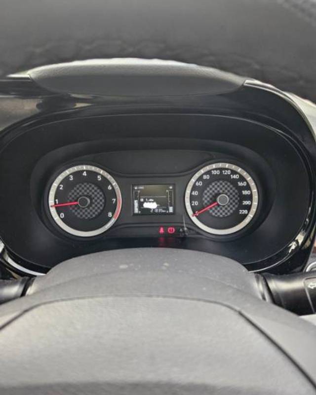 https://images10.gaadi.com/usedgaadi-sellcar/UsedCar/f572aaeba/04740285-54da-4971-b4ca-e50e797a1f0a.jpg?imwidth=6401