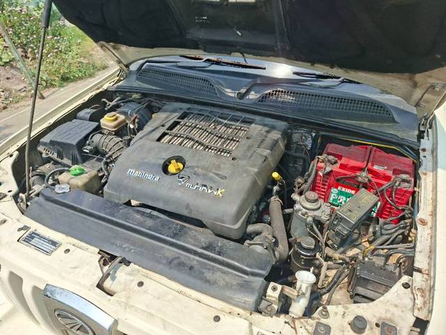 https://images10.gaadi.com/usedgaadi-sellcar/UsedCar/f572ecd4a/217e770d-bc16-43bd-b735-5844645d7601.jpg?imwidth=6402