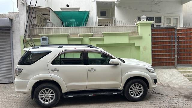 https://images10.gaadi.com/usedgaadi-sellcar/UsedCar/f573200ea/af297e95-1f78-42af-9e1f-d1b358b25671.jpeg?imwidth=6401