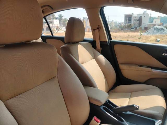 https://images10.gaadi.com/usedgaadi-sellcar/UsedCar/f5738f72a/9f95171e-ec26-4cf5-a490-c5b61877c9a5.jpg?imwidth=6401