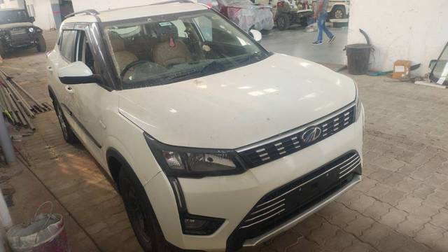 https://images10.gaadi.com/usedgaadi-sellcar/UsedCar/f573f8eea/cd3c02c1-90ba-4ae4-9db7-d260deb10afc.jpg?imwidth=6400