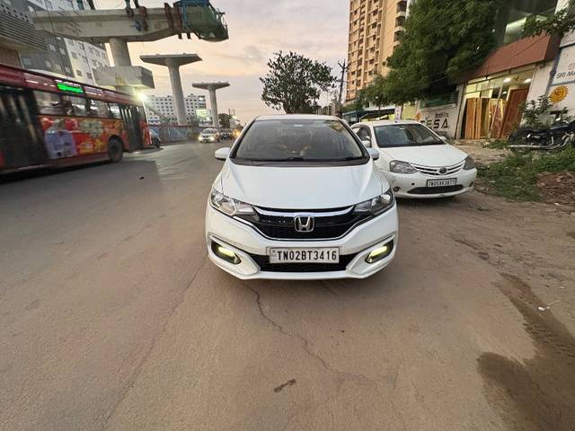 https://images10.gaadi.com/usedgaadi-sellcar/UsedCar/f575ba84a/e43e994c-73ec-4f8c-923f-e283cdfe9864.jpeg?imwidth=6401