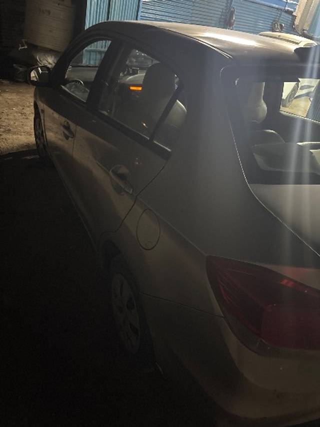 https://images10.gaadi.com/usedgaadi-sellcar/UsedCar/f575d77aa/8d48ba23-eb41-441d-b065-035b6d4e0ca5.jpg?imwidth=6402