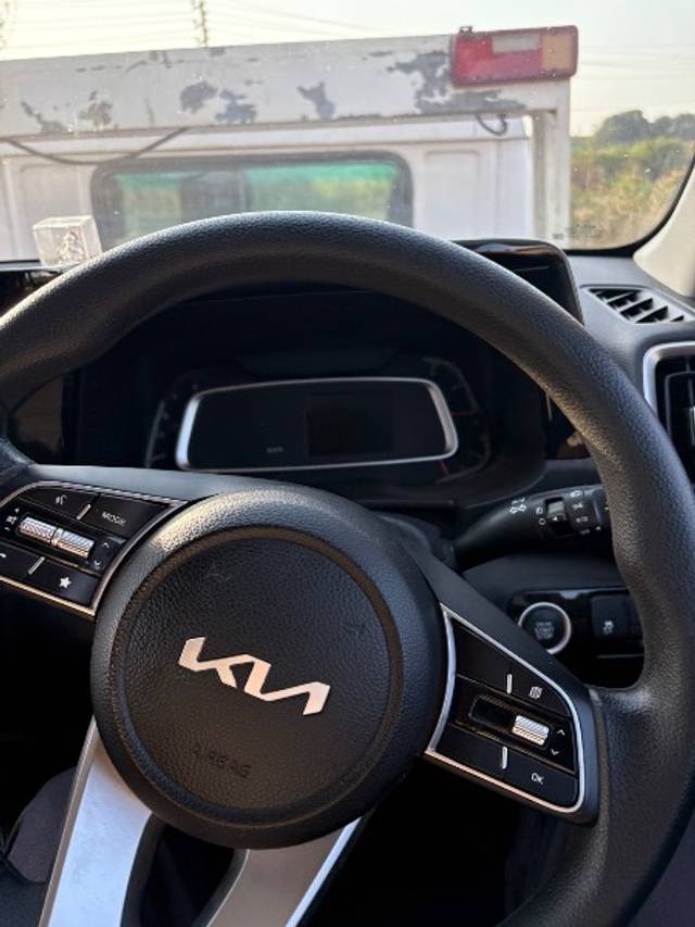 https://images10.gaadi.com/usedgaadi-sellcar/UsedCar/f576b1cca/c33215fd-ec8f-4dd2-aa1c-0b9c1b147bda.jpeg?imwidth=6400