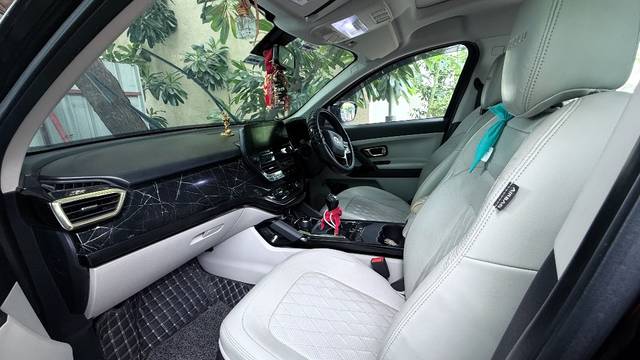 https://images10.gaadi.com/usedgaadi-sellcar/UsedCar/f57720aca/a12397c0-3b12-42b0-a5e2-2fcc685961f2.jpeg?imwidth=6402