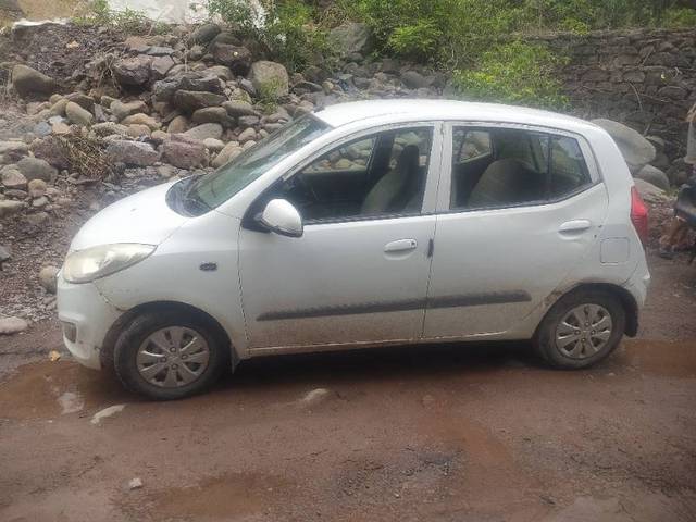 https://images10.gaadi.com/usedgaadi-sellcar/UsedCar/f577e8c2a/0ec6ff30-ea82-4009-8b9b-d024724a126c.jpg?imwidth=6400