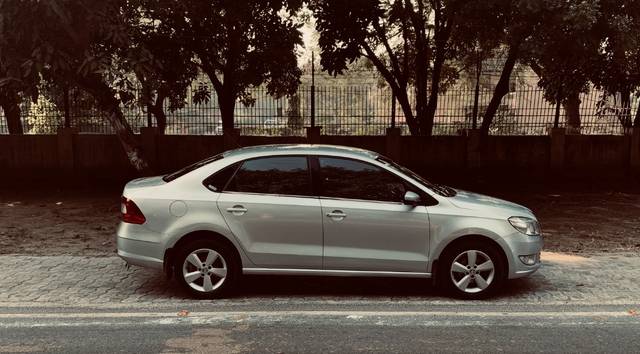 https://images10.gaadi.com/usedgaadi-sellcar/UsedCar/f57806b0a/86181d44-7e60-48b9-be3b-81b88887ca06.jpeg?imwidth=6400