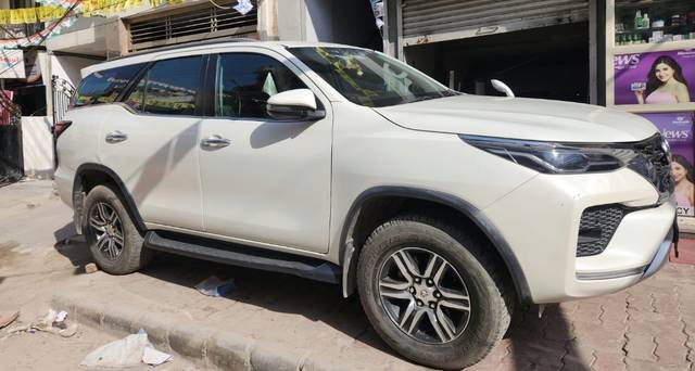 https://images10.gaadi.com/usedgaadi-sellcar/UsedCar/f578349fa/73252ee4-5253-4c27-9d47-3c4903296892.jpeg?imwidth=6400