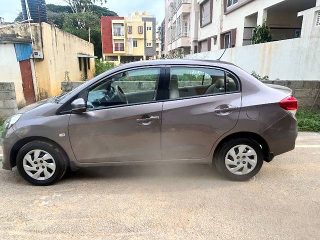 https://images10.gaadi.com/usedgaadi-sellcar/UsedCar/f578a43da/0a3610db-26f9-49dd-af98-d971acf2caf4.jpeg?imwidth=6402