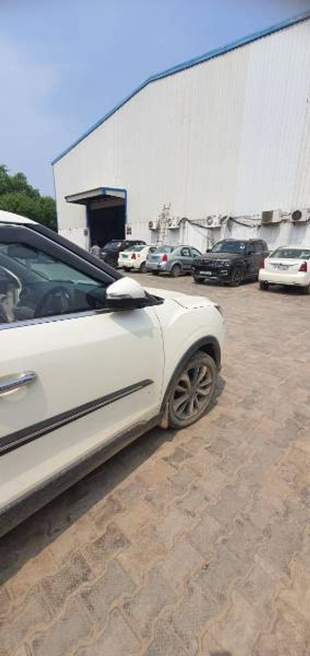 https://images10.gaadi.com/usedgaadi-sellcar/UsedCar/f578cce2a/276341f8-ebb2-4932-b58b-75a4914d9010.jpg?imwidth=6401