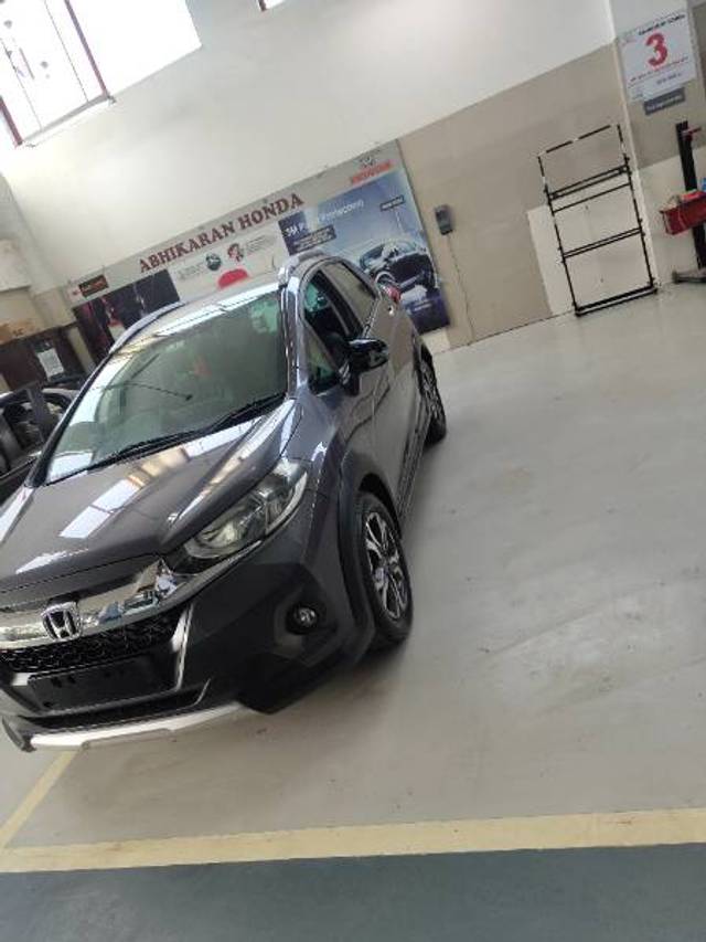 https://images10.gaadi.com/usedgaadi-sellcar/UsedCar/f578ef15a/1f21613a-fefc-4d13-a34c-dc680ee8a2cd.jpg?imwidth=6402