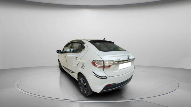 https://images10.gaadi.com/usedgaadi-sellcar/UsedCar/f57907cfa/ad3a3ecd-dac0-47bf-a115-35081a6920da.jpg?imwidth=6401