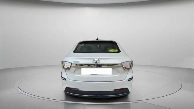 https://images10.gaadi.com/usedgaadi-sellcar/UsedCar/f57907cfa/bdf3e0d2-dba5-47c3-8116-a48feb47bf19.jpg?imwidth=6402