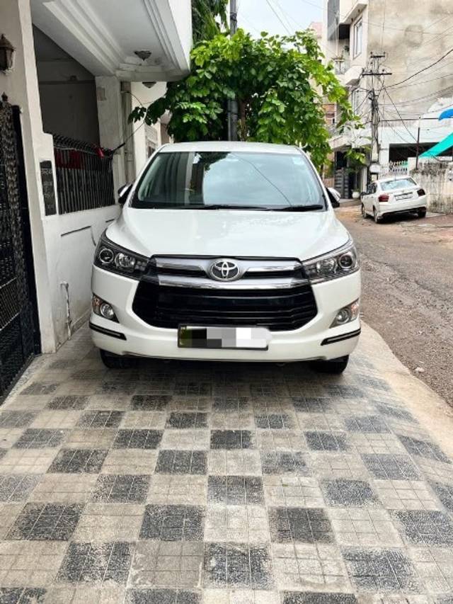 https://images10.gaadi.com/usedgaadi-sellcar/UsedCar/f5793e77a/bf1558bc-238c-48a1-8111-a122c7ef1dc9.jpeg?imwidth=6400