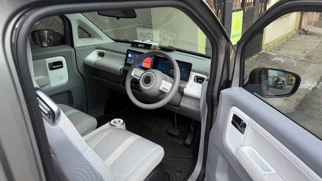 https://images10.gaadi.com/usedgaadi-sellcar/UsedCar/f579a02aa/da49b9ed-d35a-4f3a-b4ca-3ad7cbbc7e5e.jpeg?imwidth=6402