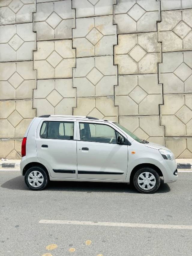 https://images10.gaadi.com/usedgaadi-sellcar/UsedCar/f579e32aa/eace54d3-5e2f-4849-bd88-f912d1f8848d.jpeg?imwidth=6401