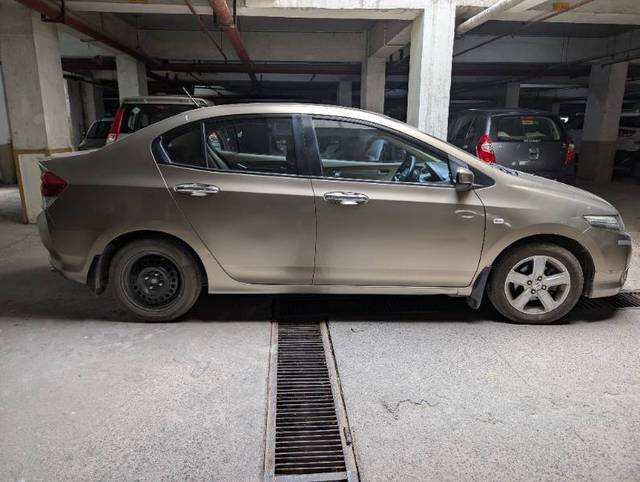 https://images10.gaadi.com/usedgaadi-sellcar/UsedCar/f579f11ba/7e365d1b-5d05-4869-a690-832601761033.jpg?imwidth=6400