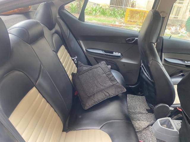 https://images10.gaadi.com/usedgaadi-sellcar/UsedCar/f579ff59a/6fde9e34-eff4-4d54-a93b-cac829b74626.jpeg?imwidth=6402