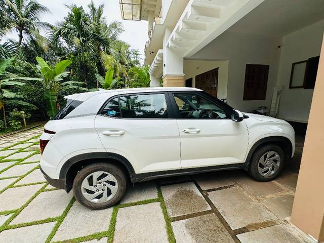 https://images10.gaadi.com/usedgaadi-sellcar/UsedCar/f57a381ba/6373da95-e326-4d50-8ad7-67ce3e8458fc.jpeg?imwidth=6402