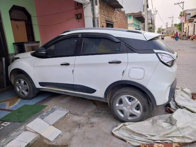 https://images10.gaadi.com/usedgaadi-sellcar/UsedCar/f57a6ea4a/00af25e6-f884-4d22-b354-44a1b0a85530.jpg?imwidth=6402