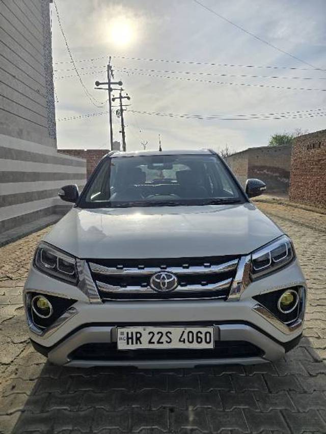 https://images10.gaadi.com/usedgaadi-sellcar/UsedCar/f57ab3f0a/520b0dea-7f75-4d16-b59e-6932ed145fc6.jpg?imwidth=6400