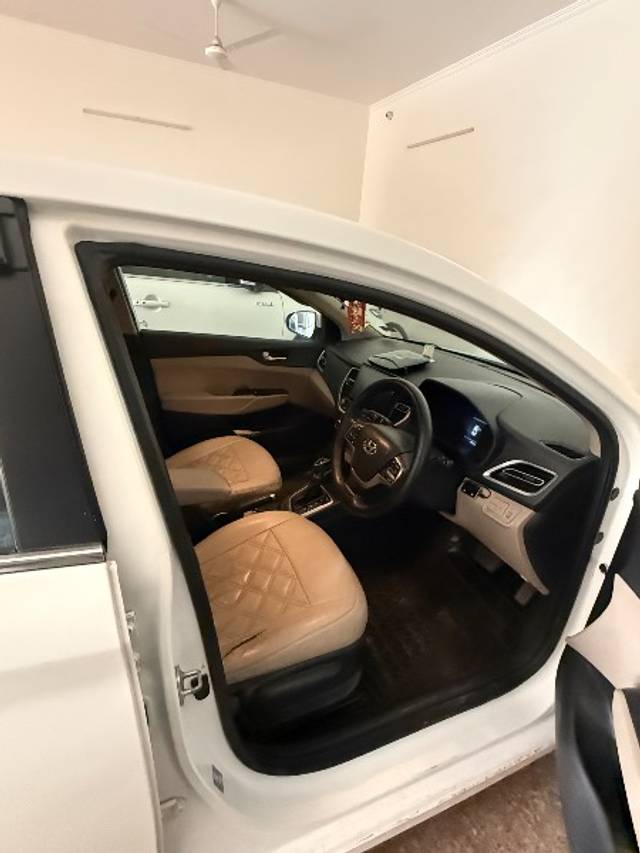 https://images10.gaadi.com/usedgaadi-sellcar/UsedCar/f57b6192a/48c6a06c-4e6f-40e0-880a-799d961cdd6d.jpeg?imwidth=6402