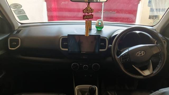 https://images10.gaadi.com/usedgaadi-sellcar/UsedCar/f57b7565a/3cc39030-137d-4867-871f-133915b90af1.jpg?imwidth=6402