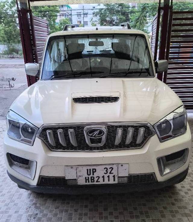 https://images10.gaadi.com/usedgaadi-sellcar/UsedCar/f57b9f22a/8974c3d6-76c0-4c1e-abb2-e36f4d7483db.jpg?imwidth=6400