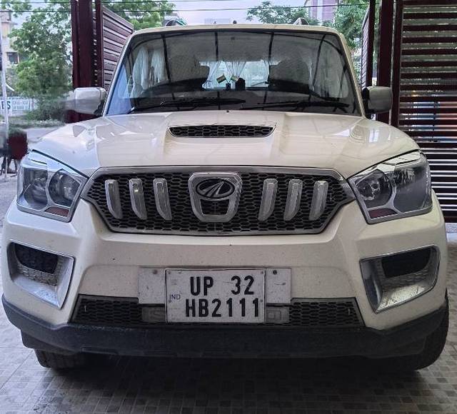 https://images10.gaadi.com/usedgaadi-sellcar/UsedCar/f57b9f22a/c2234b9f-7c89-4442-9e0c-986562617db4.jpg?imwidth=6402
