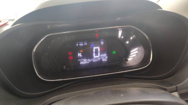 https://images10.gaadi.com/usedgaadi-sellcar/UsedCar/f57ba996a/3c82838f-4a03-48ad-bdd9-44f5f5c21c3a.jpg?imwidth=6401