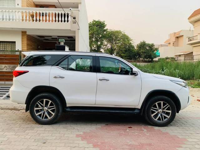 https://images10.gaadi.com/usedgaadi-sellcar/UsedCar/f57bf981a/ceea787d-8bb3-41ad-b1ae-b1f28becb5d4.jpg?imwidth=6401